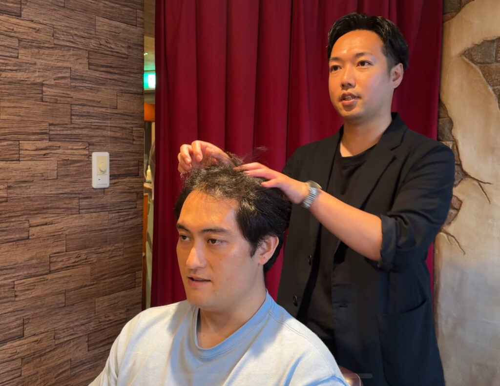 髪質や頭皮の状況を確認しながら髪型のご相談をさせていただきます。